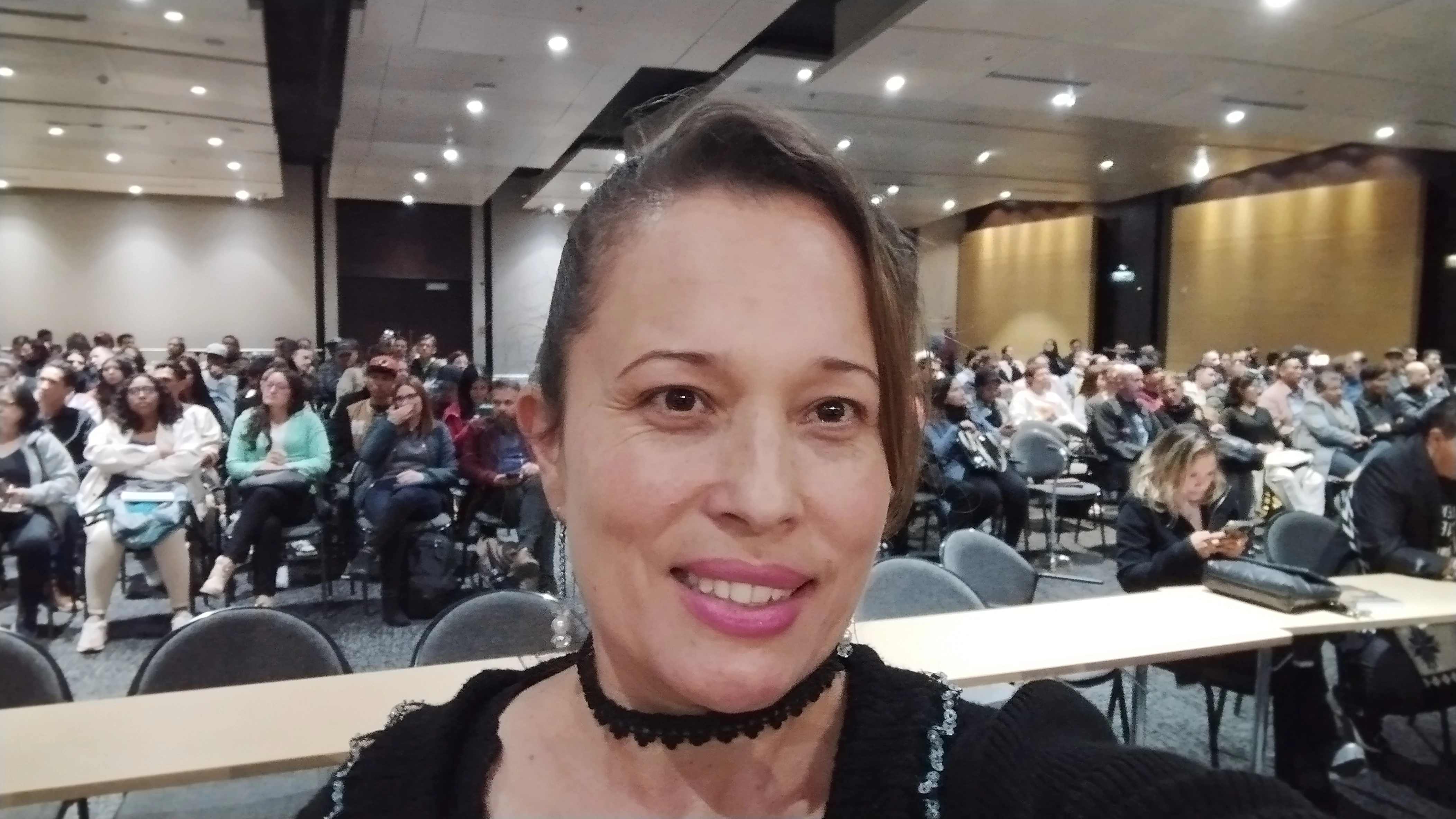Diana Cardona en conferencia