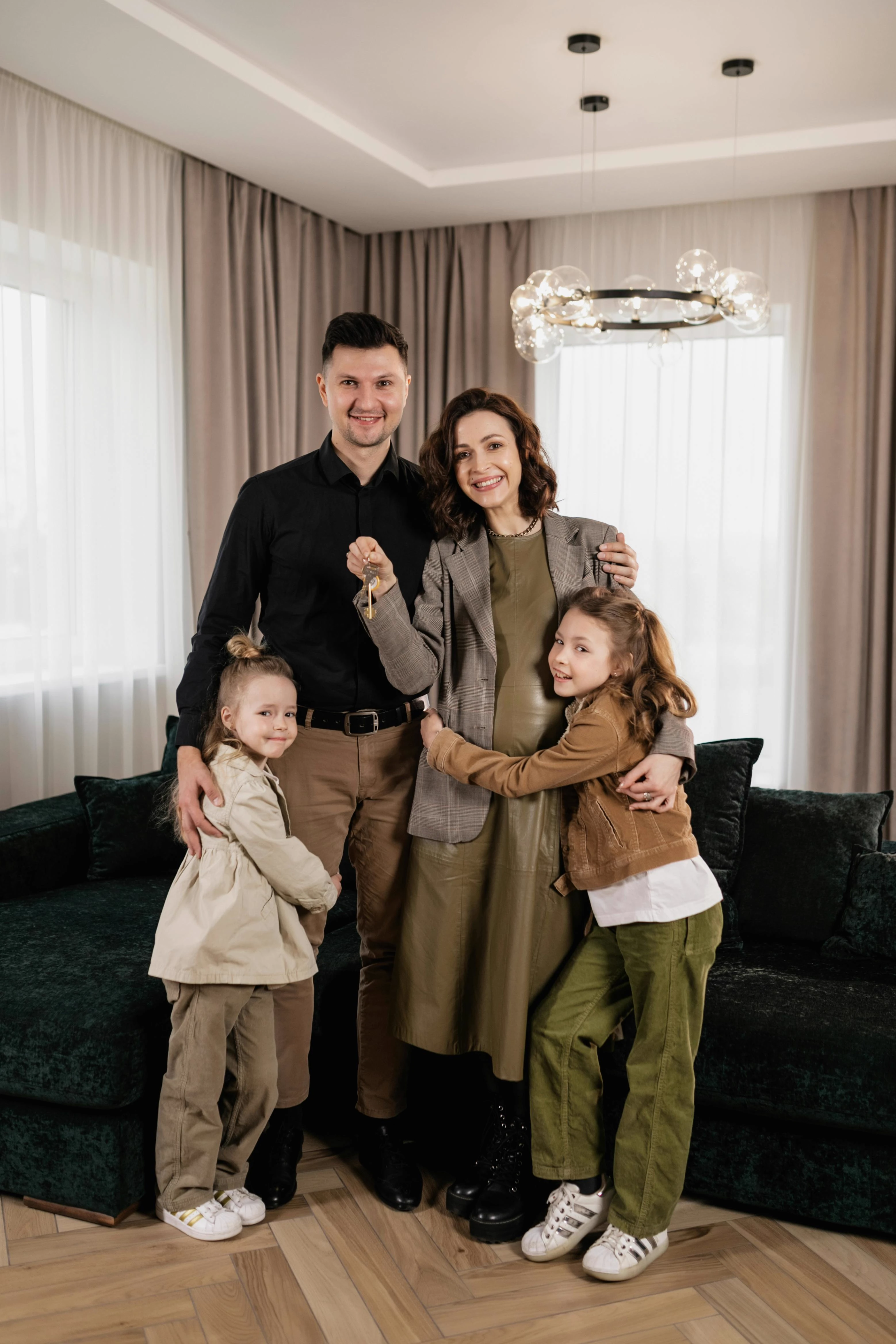 Familia feliz y sonriente